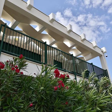 Queen Beach Apartments Нін Екстер'єр фото