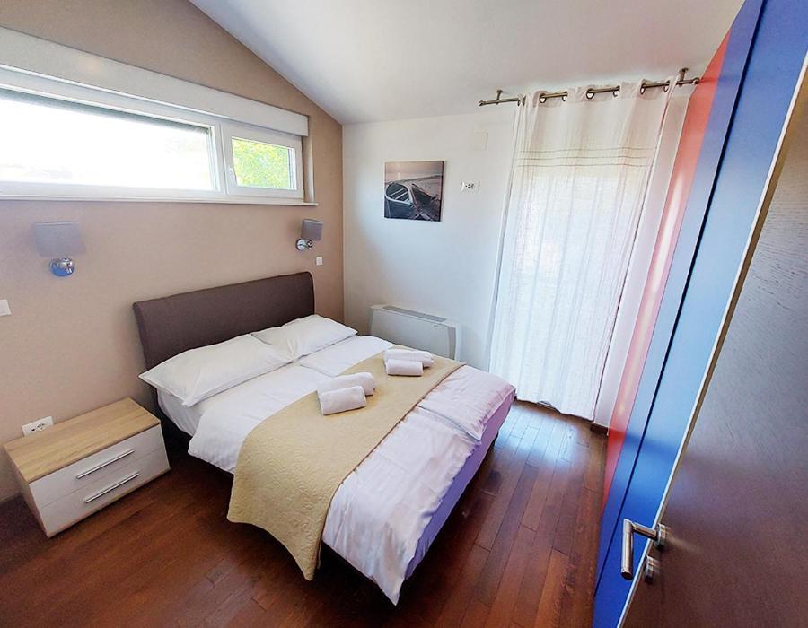 Queen Beach Apartments Нін Екстер'єр фото