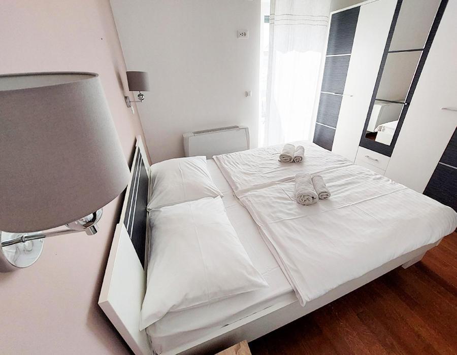 Queen Beach Apartments Нін Екстер'єр фото
