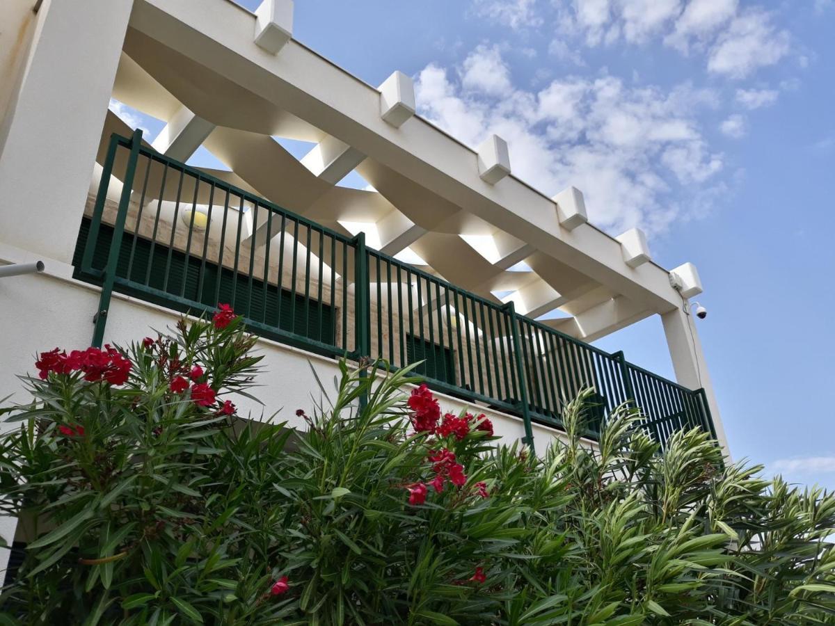 Queen Beach Apartments Нін Екстер'єр фото