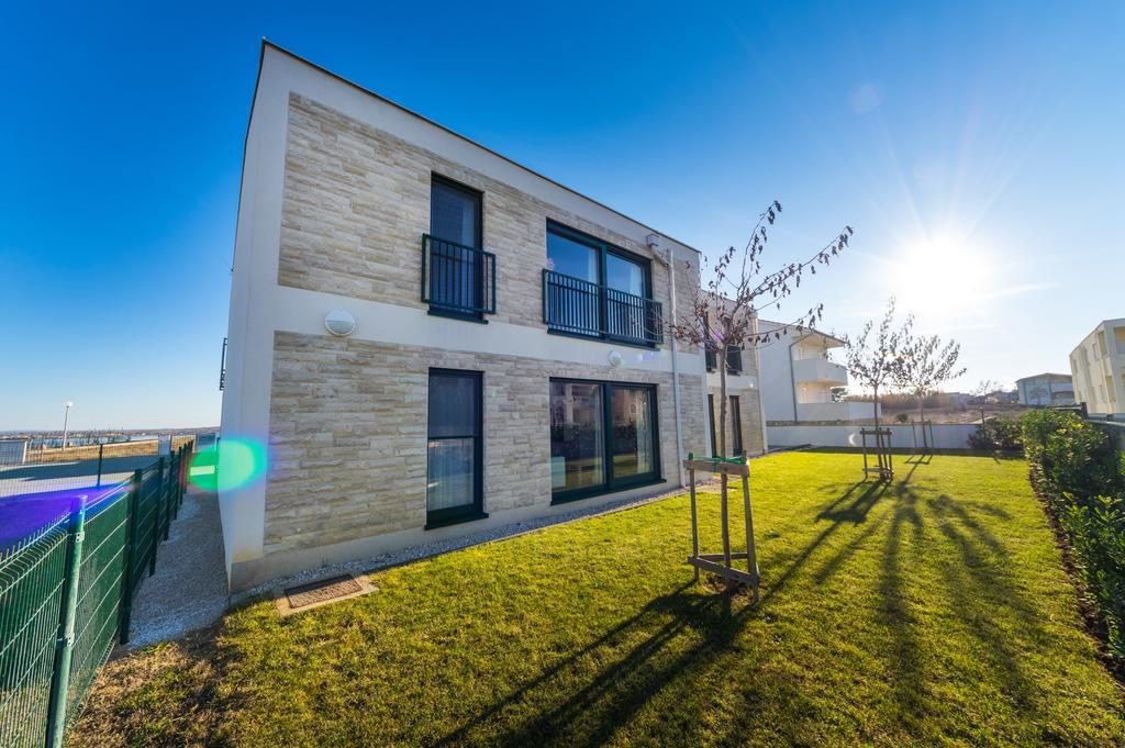 Queen Beach Apartments Нін Екстер'єр фото