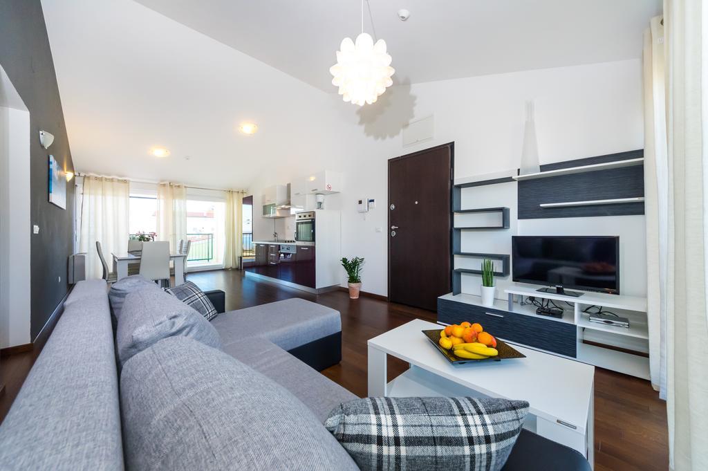 Queen Beach Apartments Нін Екстер'єр фото