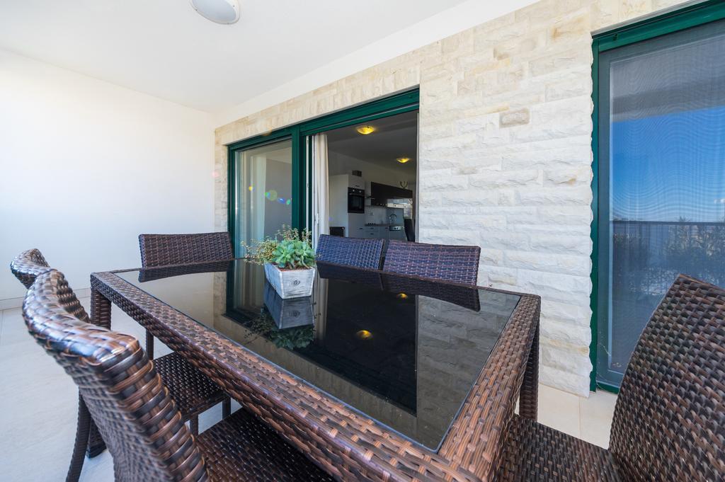 Queen Beach Apartments Нін Екстер'єр фото