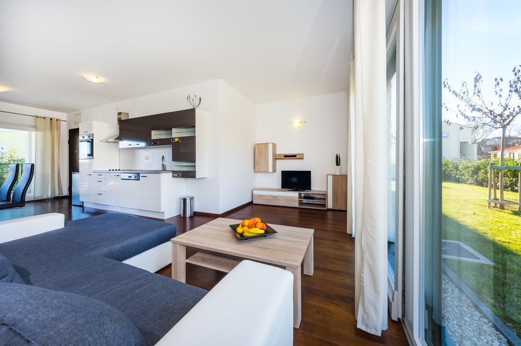 Queen Beach Apartments Нін Екстер'єр фото