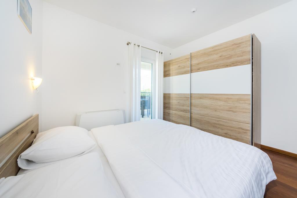 Queen Beach Apartments Нін Екстер'єр фото