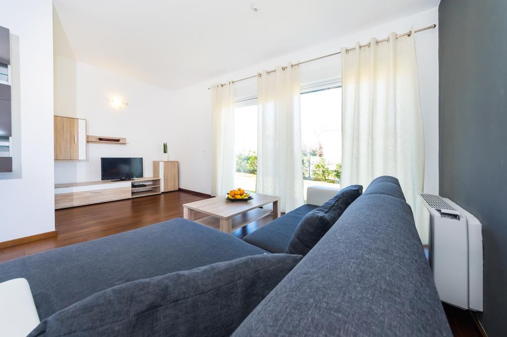 Queen Beach Apartments Нін Екстер'єр фото