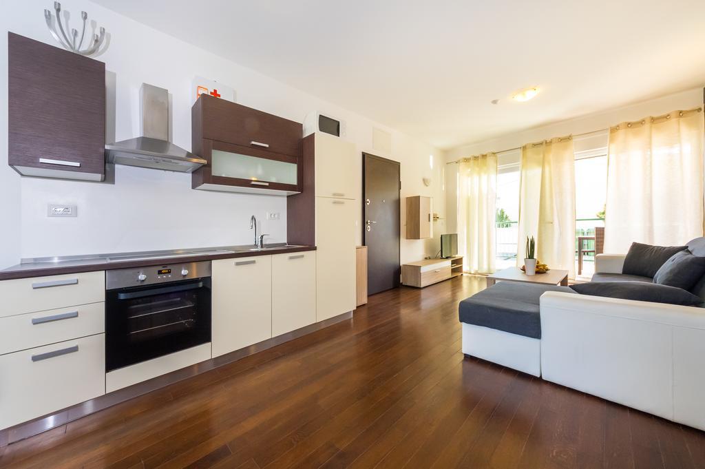 Queen Beach Apartments Нін Екстер'єр фото