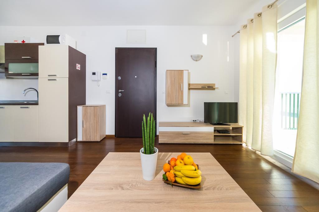 Queen Beach Apartments Нін Екстер'єр фото